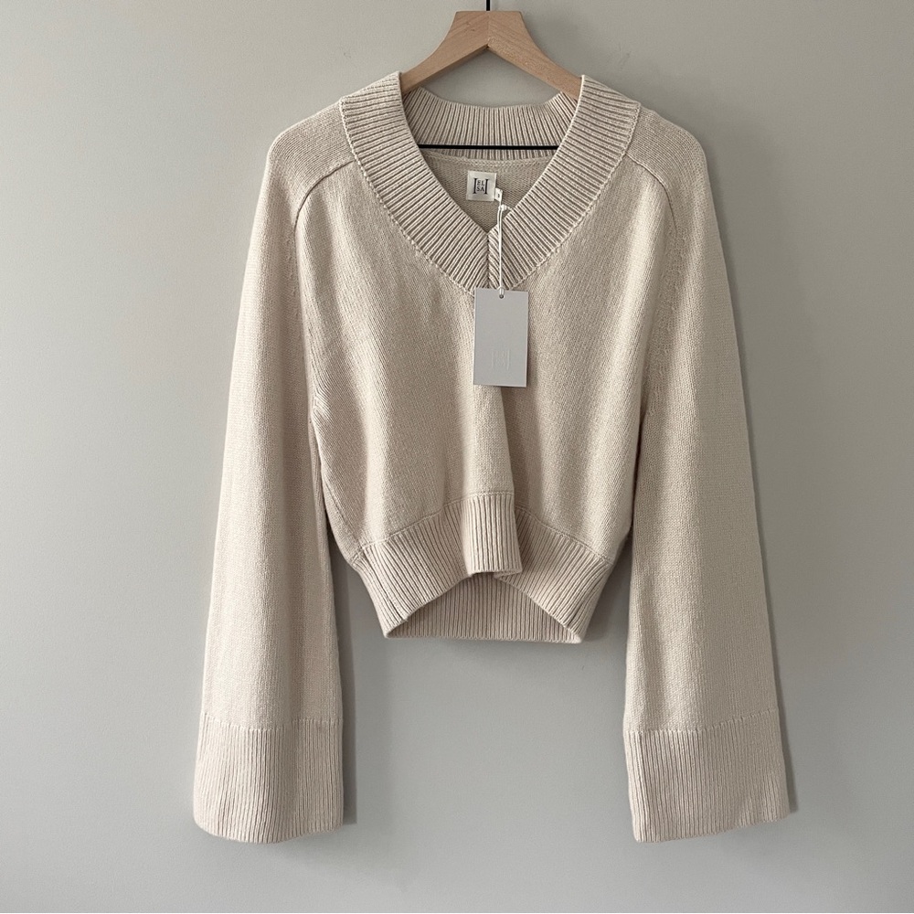NWT Helsa Talena V Neck Sweater Medium - Picture 4 of 9